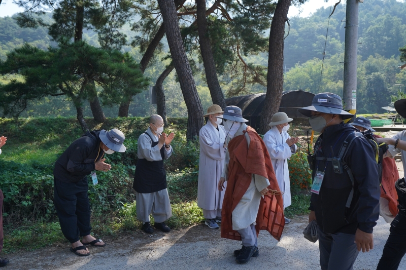 숙영지에서 대중들의 모습 (4)
